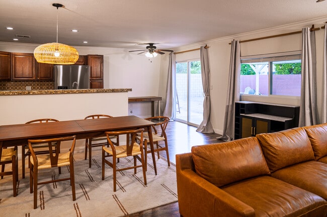 Photo - 46705 Washington St