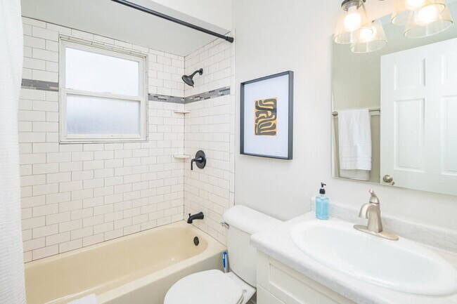 Photo - 1930 S Kernan Ave Unidad ID1061615P