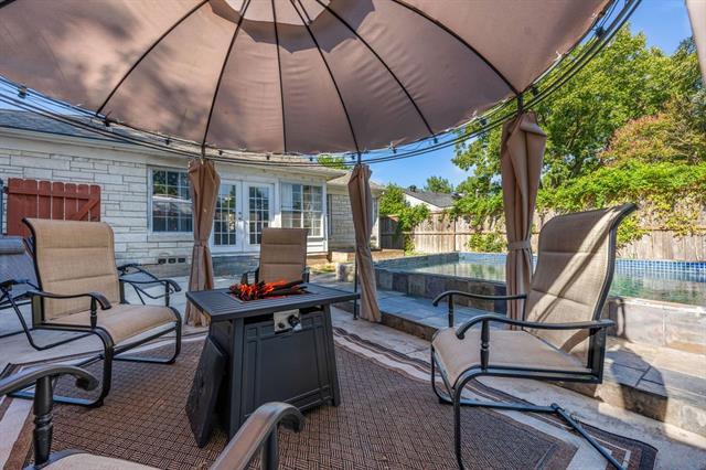 Photo - 2240 Lawndale Dr