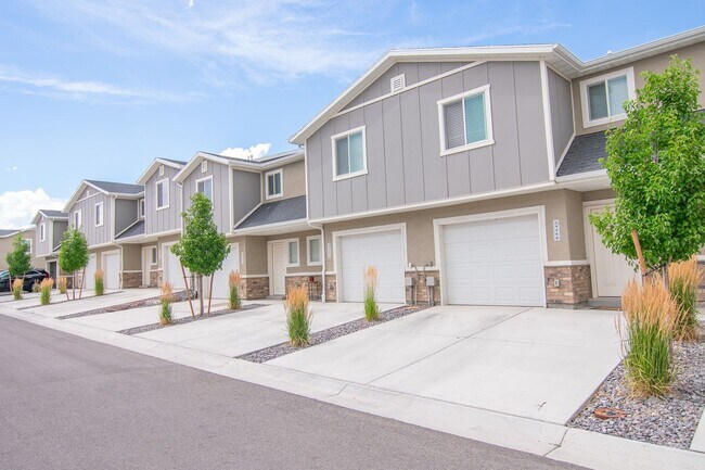2-Story Delinda Townhomes in Nampa! - 2-Story Delinda Townhomes in Nampa!