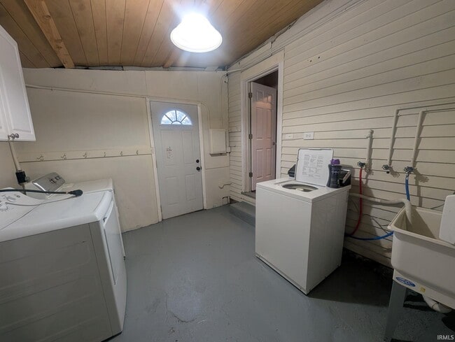 Photo - 925 Cedar St