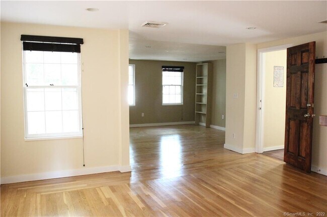 Photo - 200 St John St