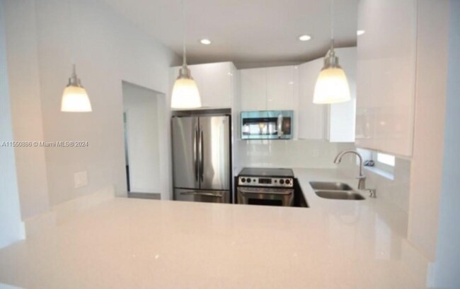 Building Photo - 3681 NE 170th St Unit 6 Rental
