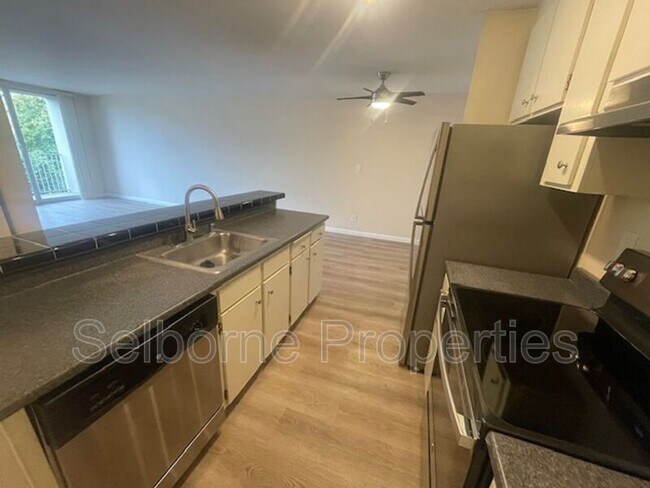 Photo - 765 Rand Ave