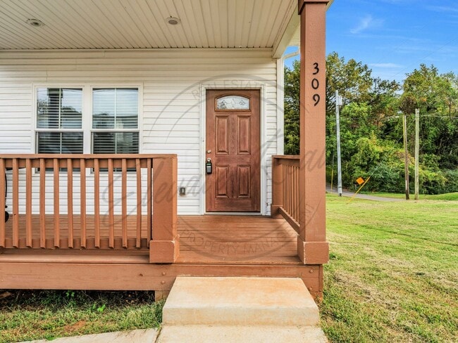 Photo - Beautiful 3-Bedroom Home in Clarksville wi...