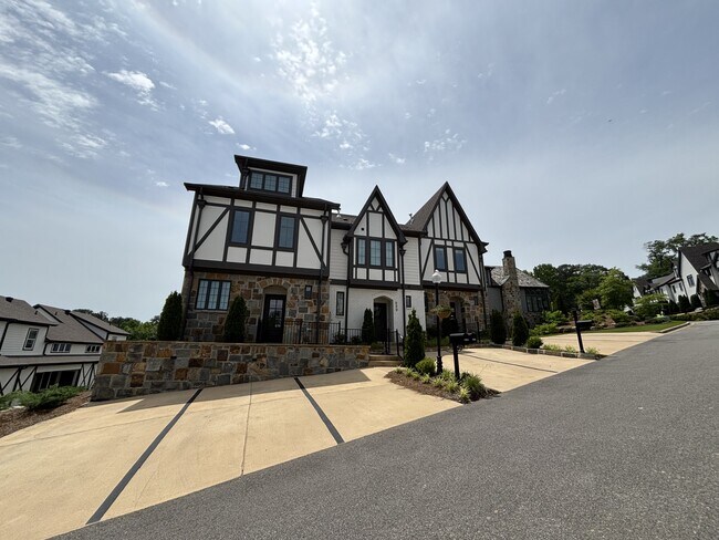 Photo - 995 Lennox Blvd