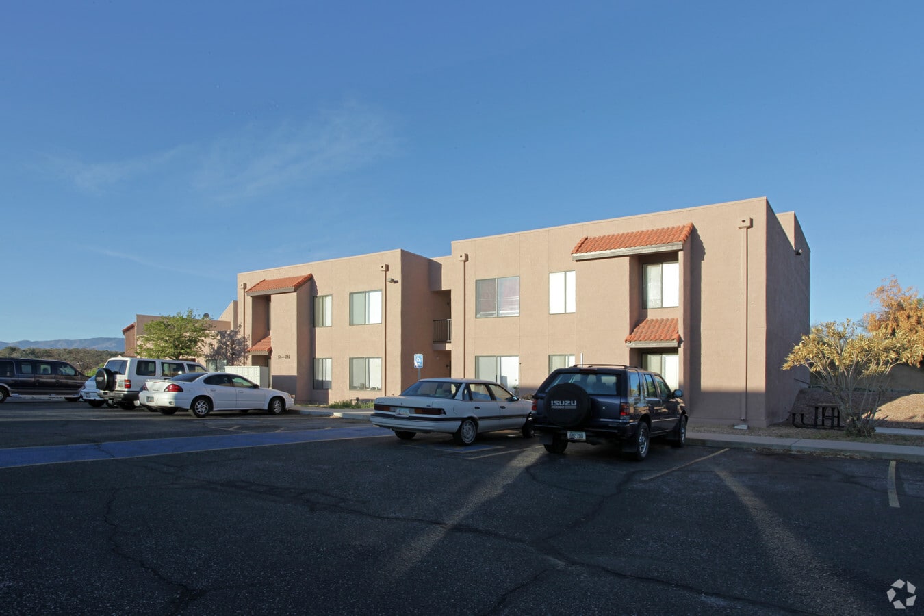 Photo - Oracle Apartments