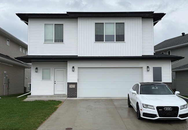 4-bedroom, 3-bathroom South Fargo Single-F... - 4-bedroom, 3-bathroom South Fargo Single-F... Casa