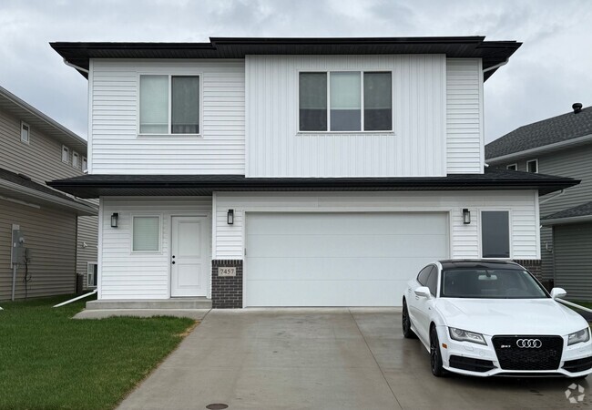 Building Photo - 4-bedroom, 3-bathroom South Fargo Single-F... Rental