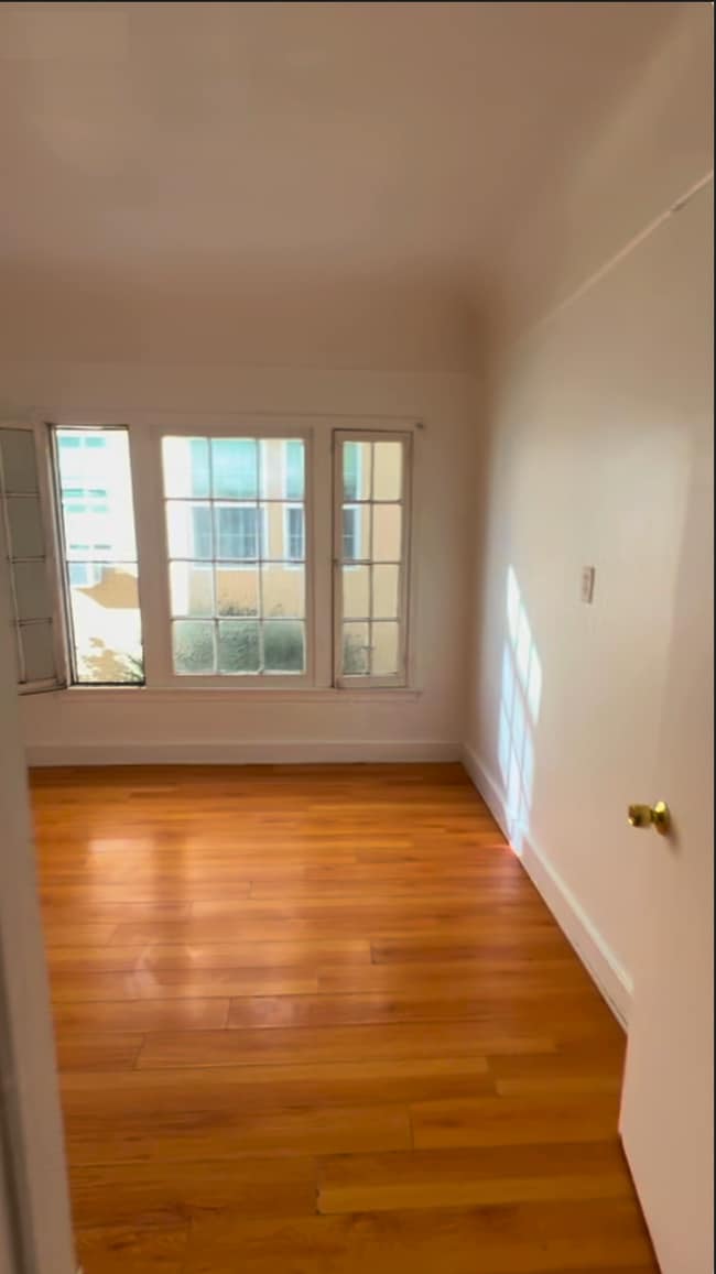 Photo - 2006 N Commonwealth Ave Unidad 2008 12