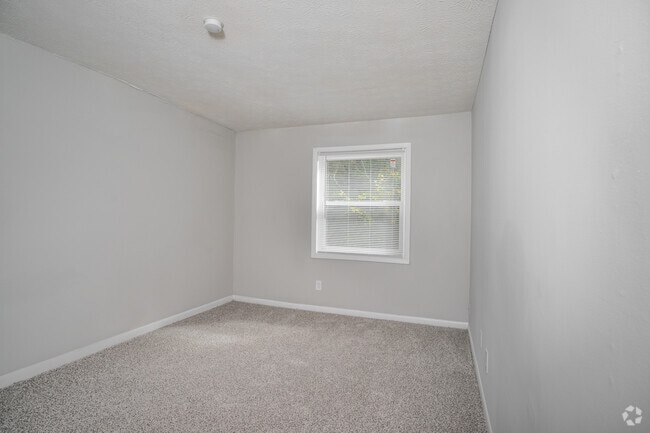 2BR, 1BA - 975SF - Primary Bedroom
