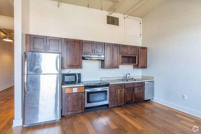 2BR, 1BA - 861SF Kitchen - The Fleetwood Building