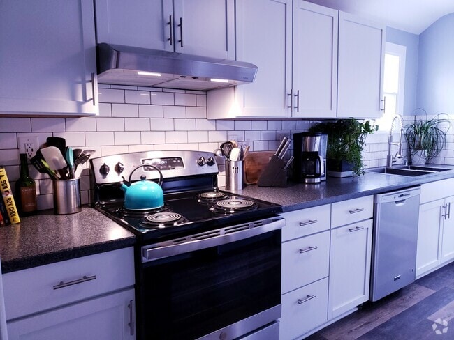Building Photo - 2439A S Austin St Unit Upper Rental