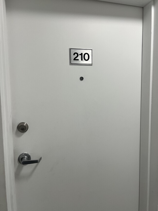 Building Photo - 630 Cummings Ave Unit 210