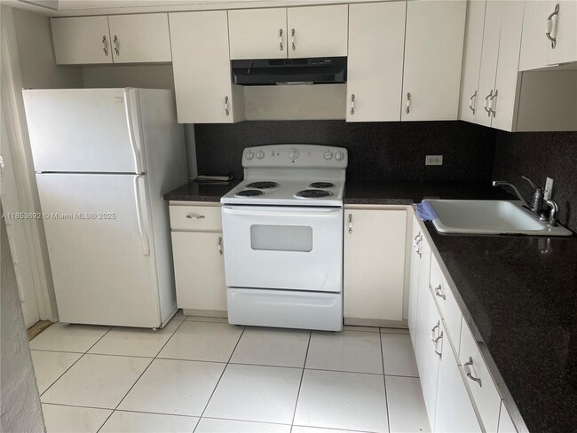 Building Photo - 443 NE 195th St Unit 338 Rental
