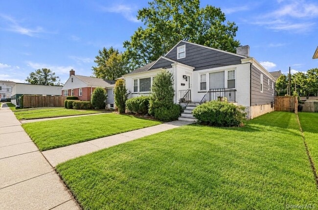 Photo - 124 Bradford Ave