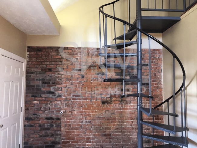 Photo - 807-809 East Maple Street Unit 807-B
