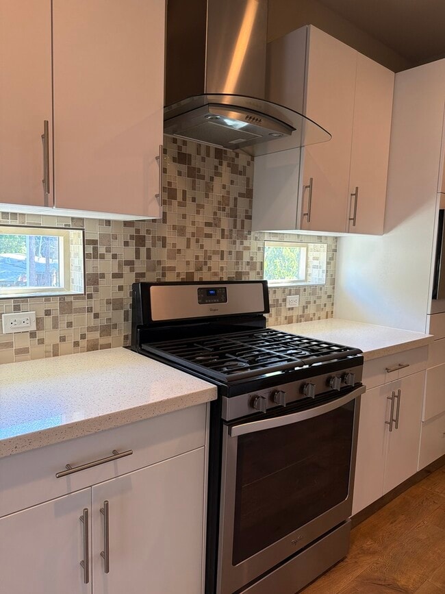 Photo - 489 McClatchy Way