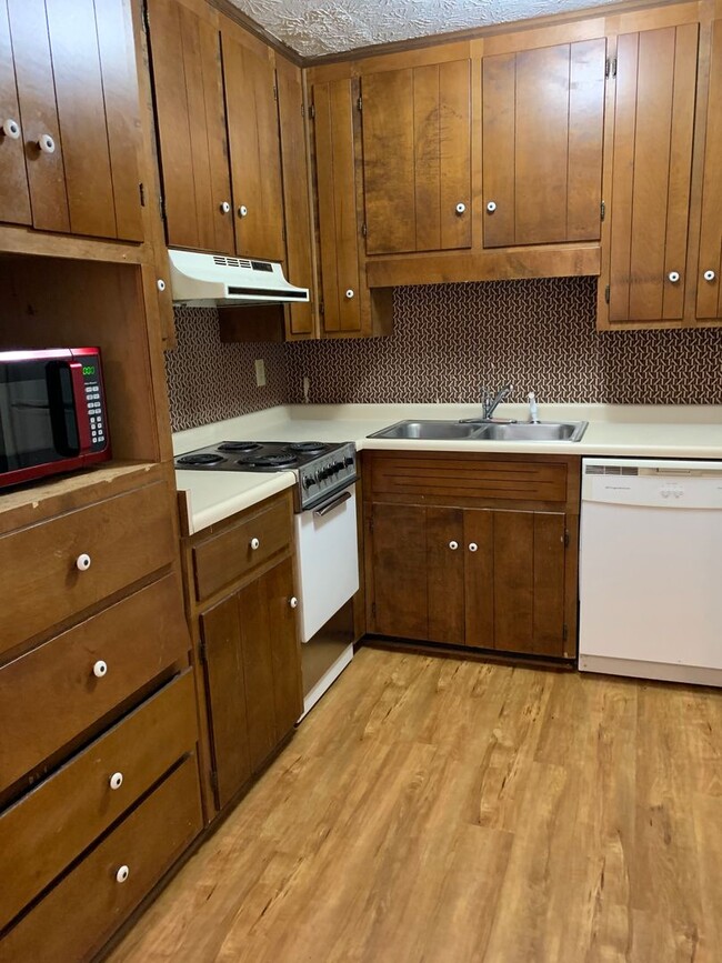 Photo - 1 Bedroom condo- Steps away from UGA! Available early August 2026
