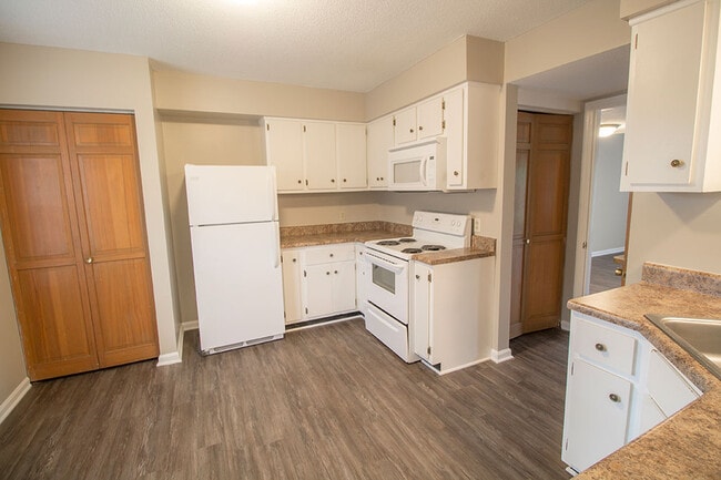 Photo - 1201 Old 63 S