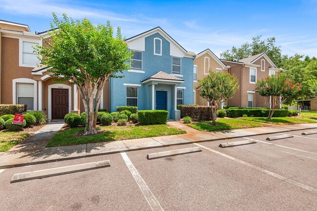 Building Photo - WESLEY CHAPEL TOWNHOME AVAILABLE!