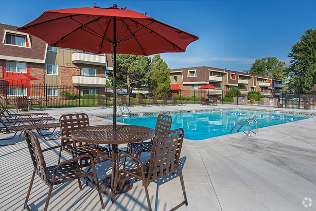 Pool - The Park at Whispering Pines Rental