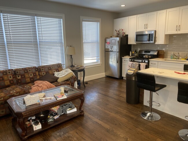 Building Photo - 726 Parker St Unit 3T