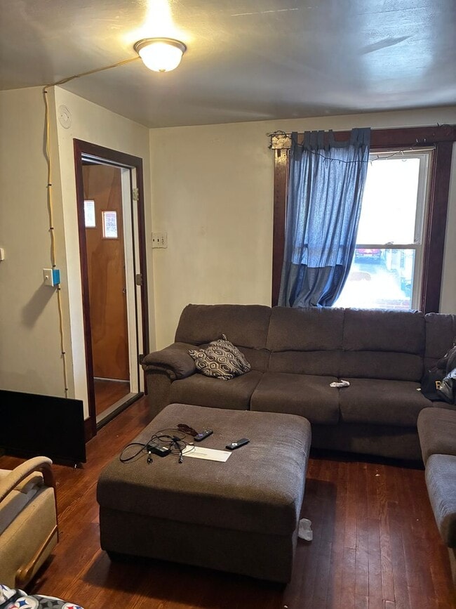 Photo - 5 Potential Bedroom, 2 Kitchens, 2 Bath Available 7/1 NEAR CAMPUS!!!!