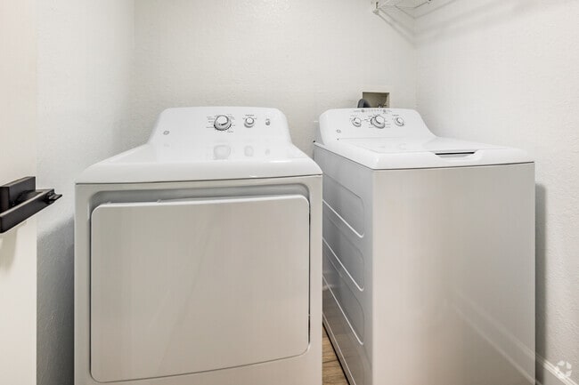 2BR, 2BA - 1,046SF - Laundry Room