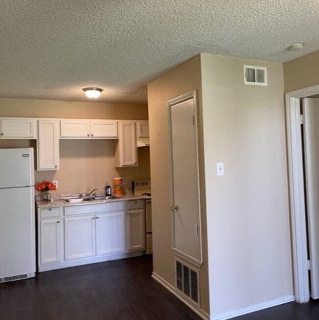 Photo - 515 Humble Ave