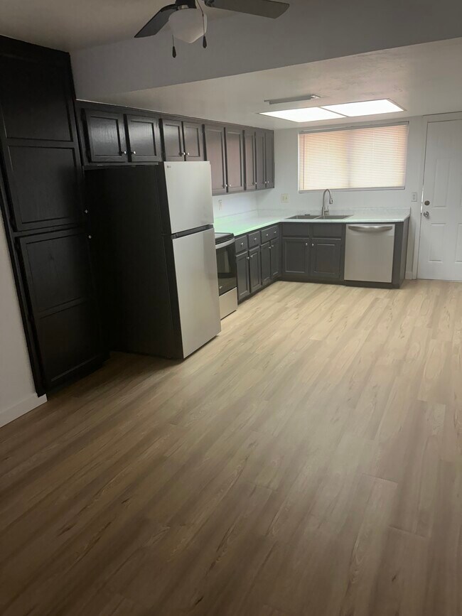 Photo - 3322 W Loma Ln Unit #2