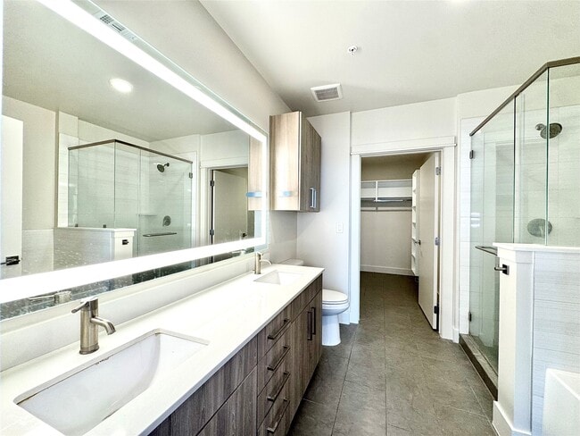 Building Photo - 3120 Smith St Unit 537