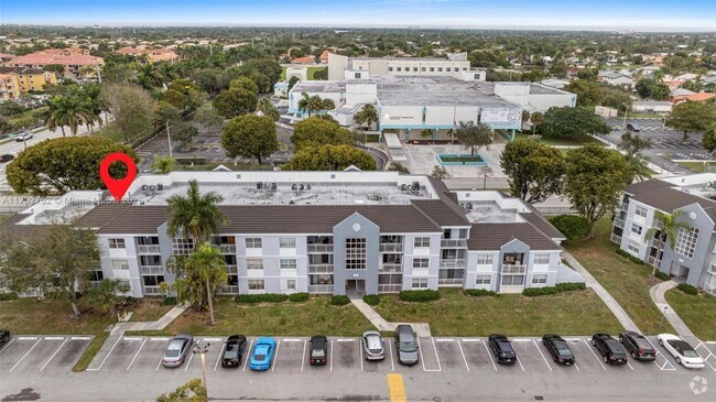 Building Photo - 8660 SW 212th St Unit 303 Rental