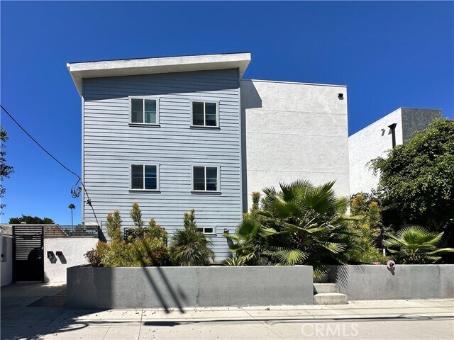 Building Photo - 14019 Vanowen St Rental