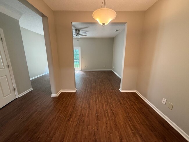 Photo - 760 Tavern Ct