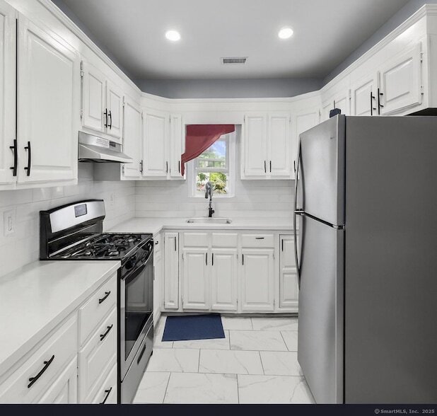 Building Photo - 597 Newfield Ave Unit 2