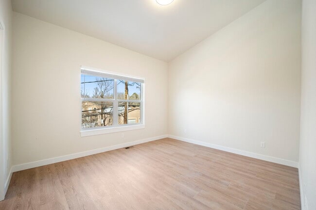 Photo - 824 E Moreno Ave