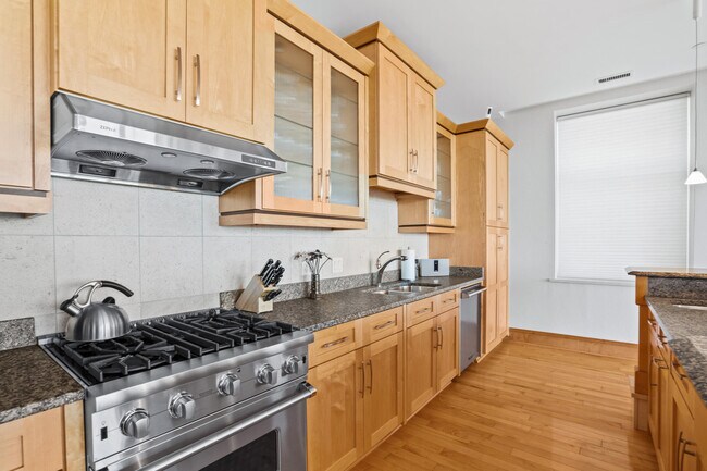 Photo - 1313 N Franklin Pl