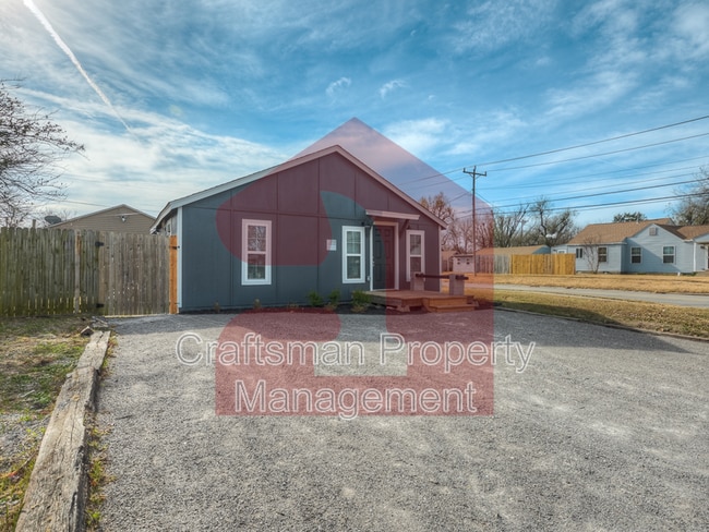Photo - 208 E Mosier St