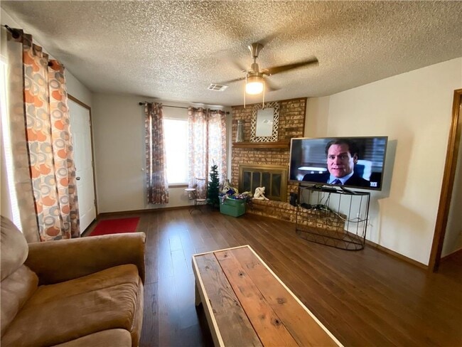 Photo - 1105 Parkview Dr