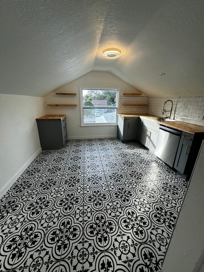 Photo - 682 13th Ave NW Unidad 3