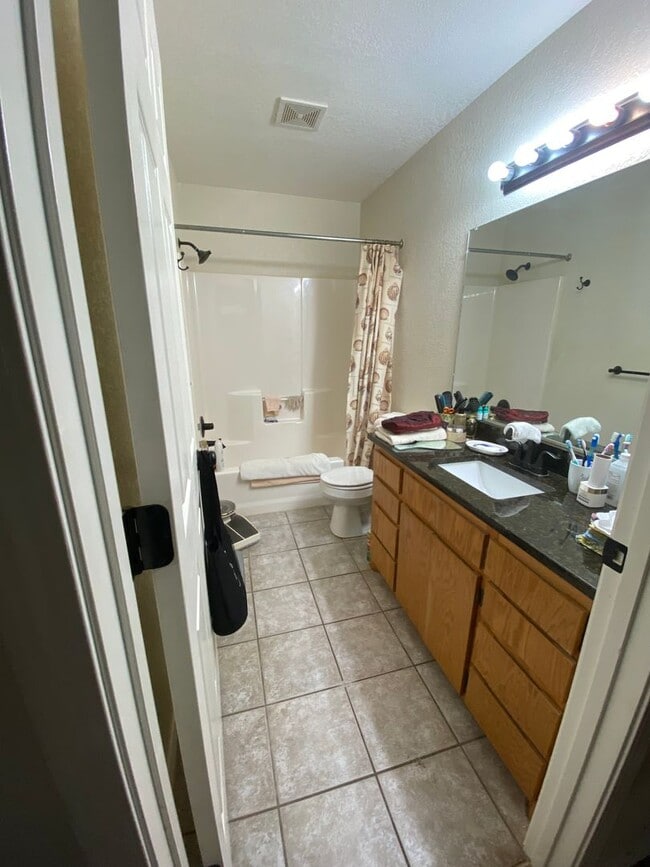 Photo - Madill OK Triplex 3/2 Unidad B