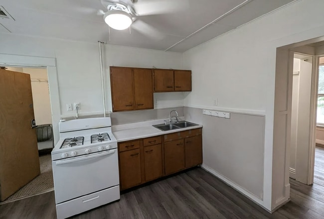 Photo - ?? Affordable 1BR/1BA Apartment – Pet Friendly with Shared Yard Unit 3