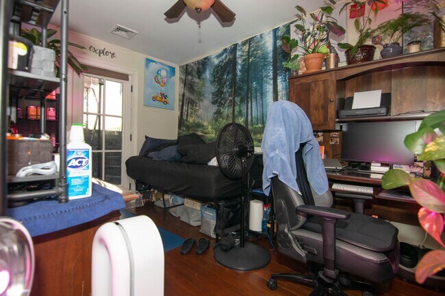 Photo - MISSION HILL 4 BED/2 BATH WITH IN-UNIT LAUNDRY FOR 9/1