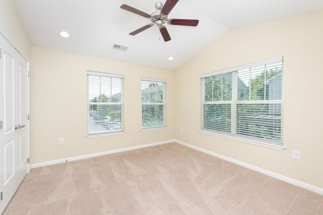 Photo - 2 Bedroom Townhouse- END UNIT - Everything You Need! Woodlands of Charlottesville *Only a $500 de... Unit #201