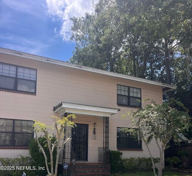 Building Photo - 1410 McDuff Ave S Rental