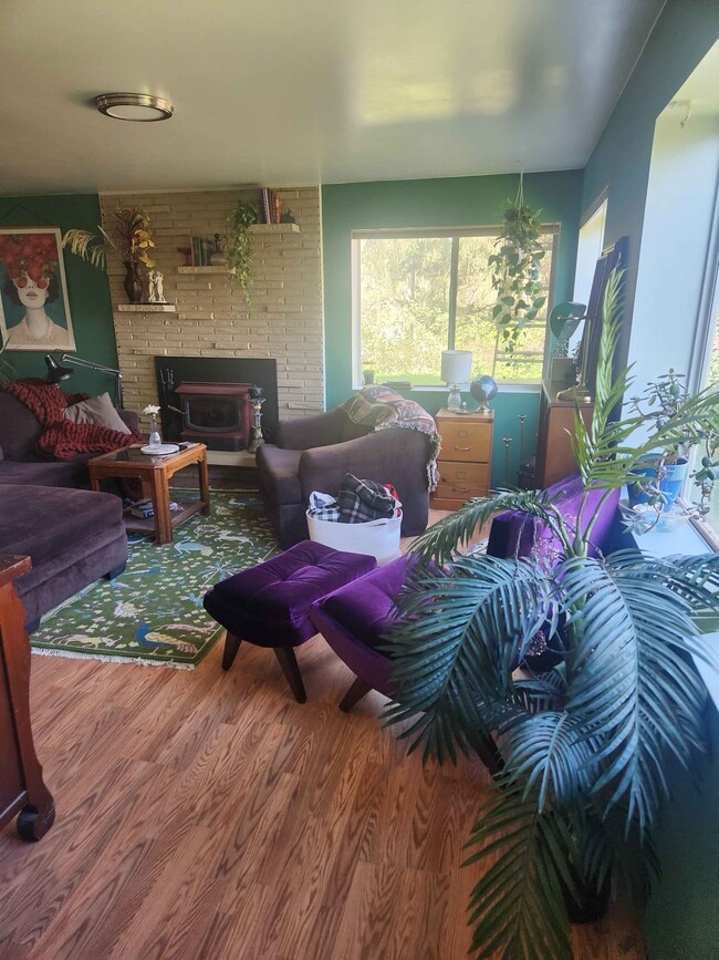 Building Photo - 7153 18th Ave SW Unit Downstairs  B