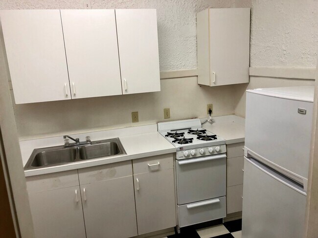 Photo - Uptown Studio, one block off of St. Charle... Unit D