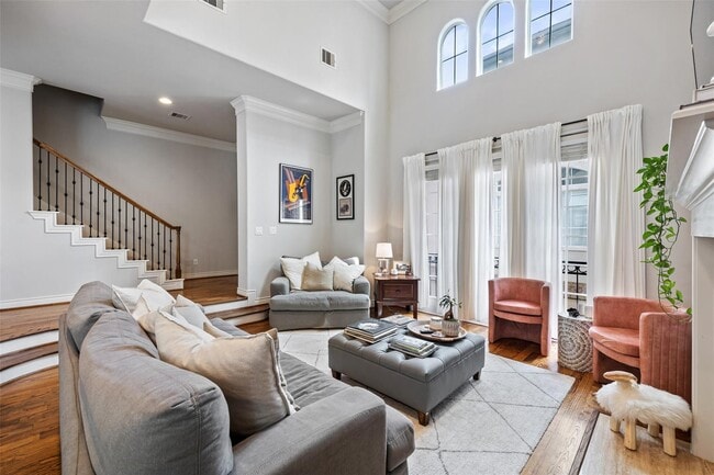 Photo - 2712 Sherwin St