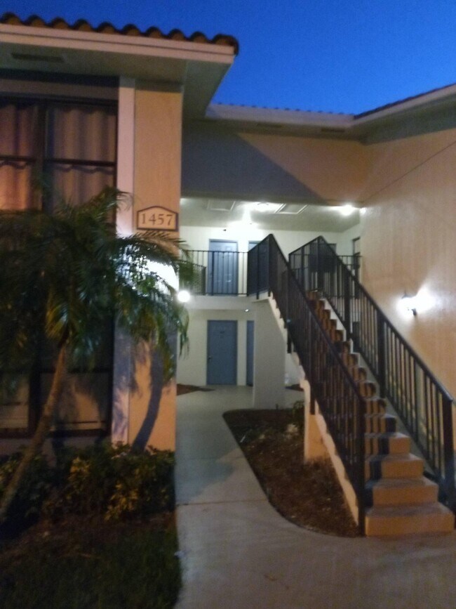 1457 Lake Crystal Dr Condo Unit G Condo for Rent in West Palm Beach
